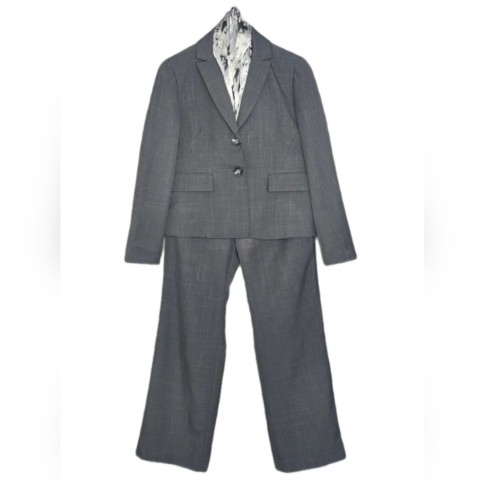 Kasper Petite Gray 2 Piece Pant Suit Set with scarf, 4P